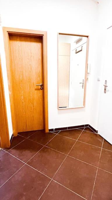 Moderny Apartman S Parkovanim Μπρατισλάβα Εξωτερικό φωτογραφία