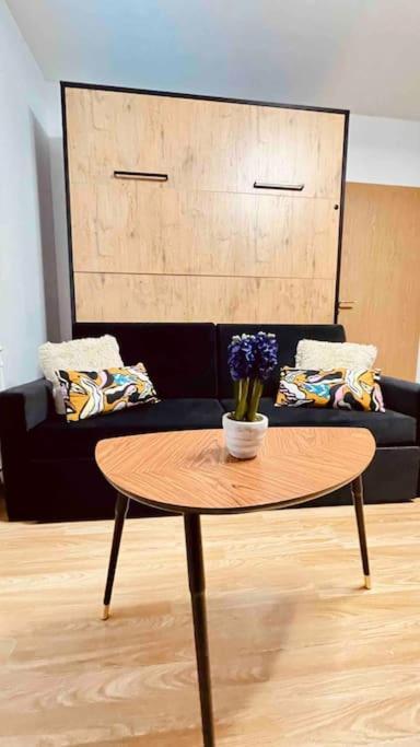 Moderny Apartman S Parkovanim Μπρατισλάβα Εξωτερικό φωτογραφία